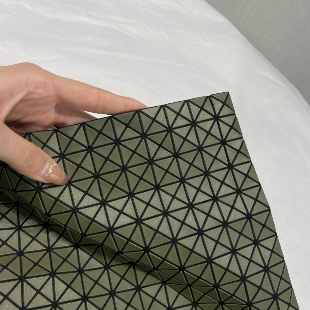 Issey Miyake Silicone Tote Bag in White and Olive Green - Comprehensive 7