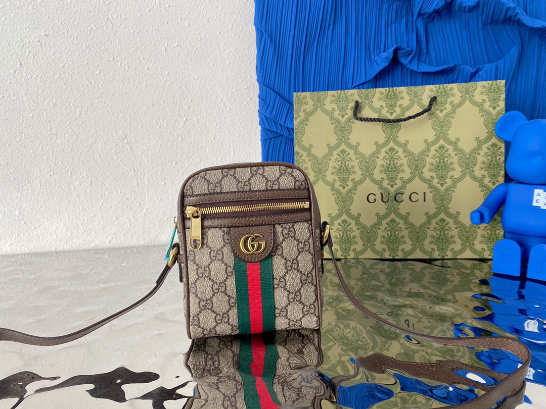 Gucci 古奇   OGG 相机包 单肩包 男女通用斜挎包 采用精湛镶嵌细工，经典百搭 实物拍摄 原厂原版面料 598127 配送小票防尘袋 礼盒 14 x 18 cm。