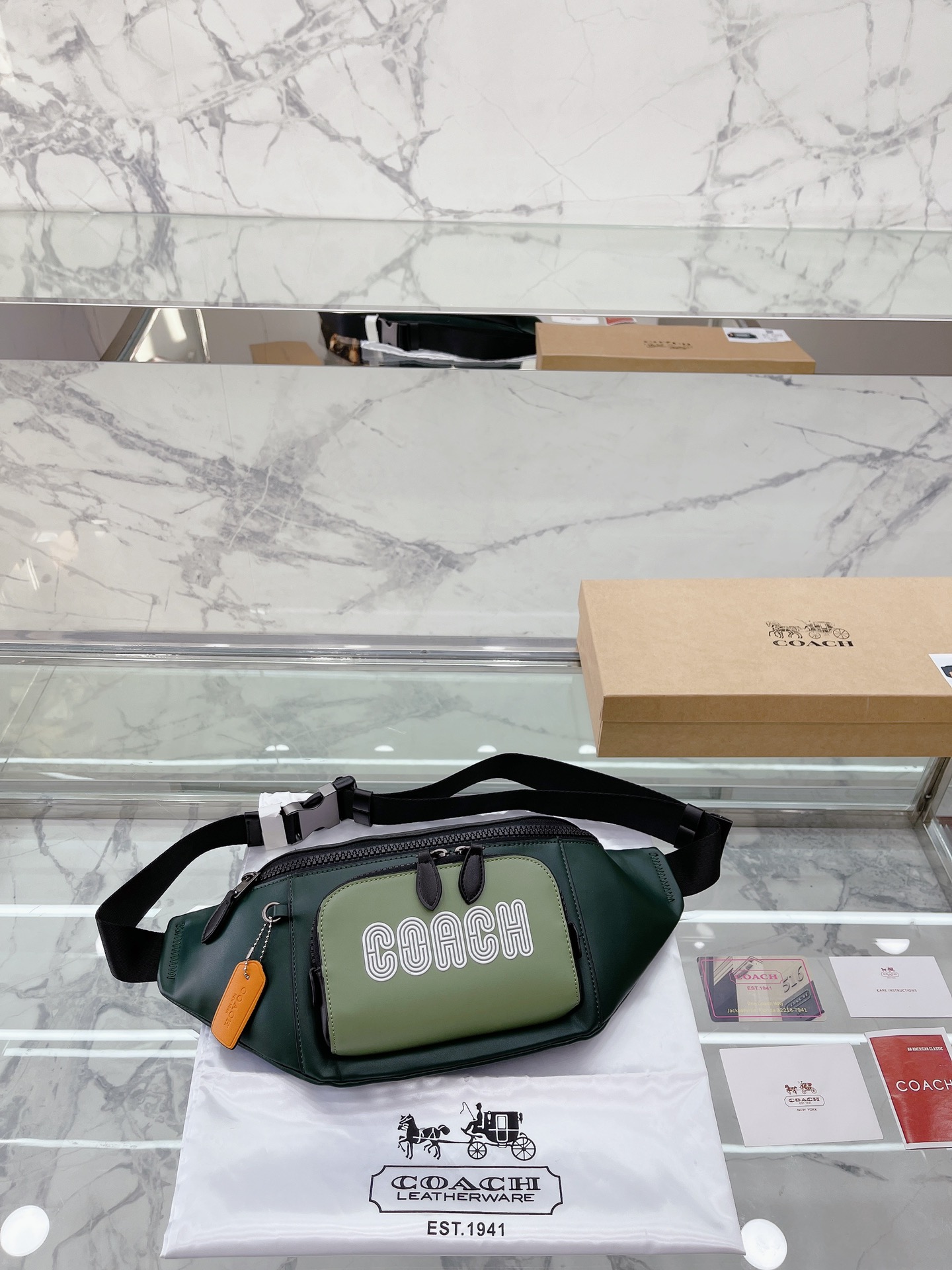 J5 coach track  Coach 蔻驰 男士腰包拉链款马车花纹胸包斜挎包单肩包 32cm