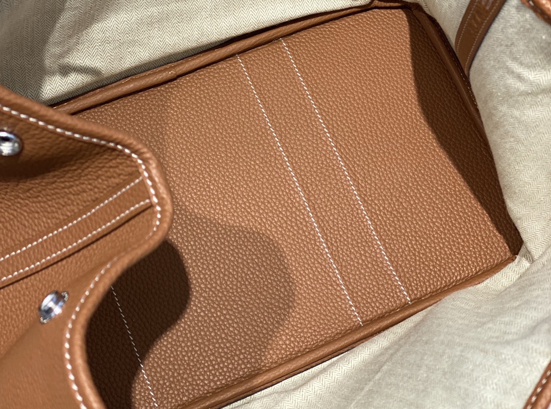 Hermès Garden Party 36 CM Gold Brown Tote Bag with Snap Closure 9 i1642067370 1621 8