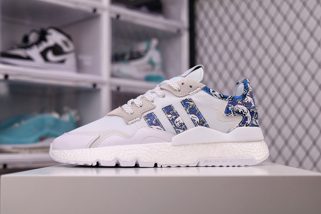 G5 纯原版本 阿迪达斯三叶草 NITE JOGGER 经典运动跑鞋 夜行者 复古跑鞋原厂材料 原厂大底 家独模 网布搭配麂皮拼接打造鞋面 极具复古风格鞋头及鞋跟点缀3M反光设计极为亮眼中底采用全掌 Boost 科技，厚度相当可观，脚感极佳