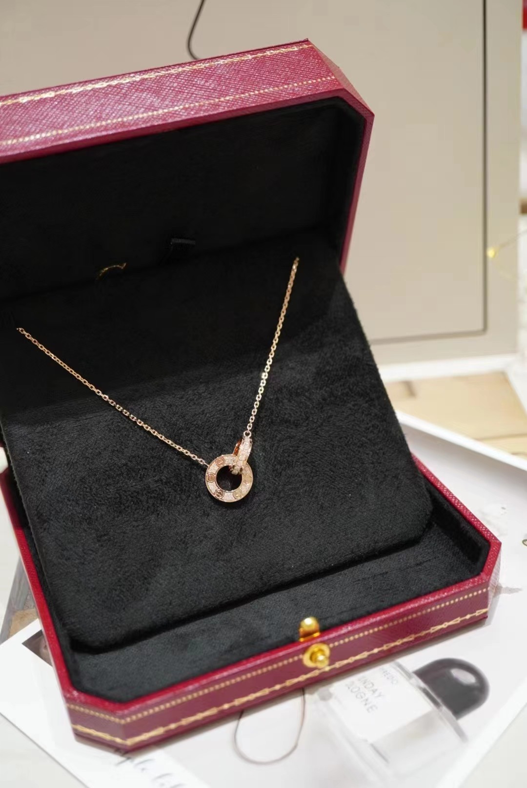 NO:102048,Valentine's Day gift recommendation: Small cake full diamond necklace~ Double ring full diamond, Cartier necklace, cartier, necklace19860909情人节礼物推荐 小饼满钻项链～ 双环满钻,卡地亚项链,cartier,necklace,Jewelry