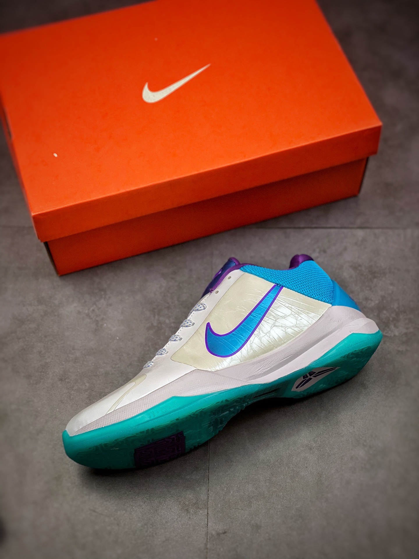 270 总决赛主场配色，耐克Nike Zoom Kobe ZK5”Chaos”科比5代 386429-100