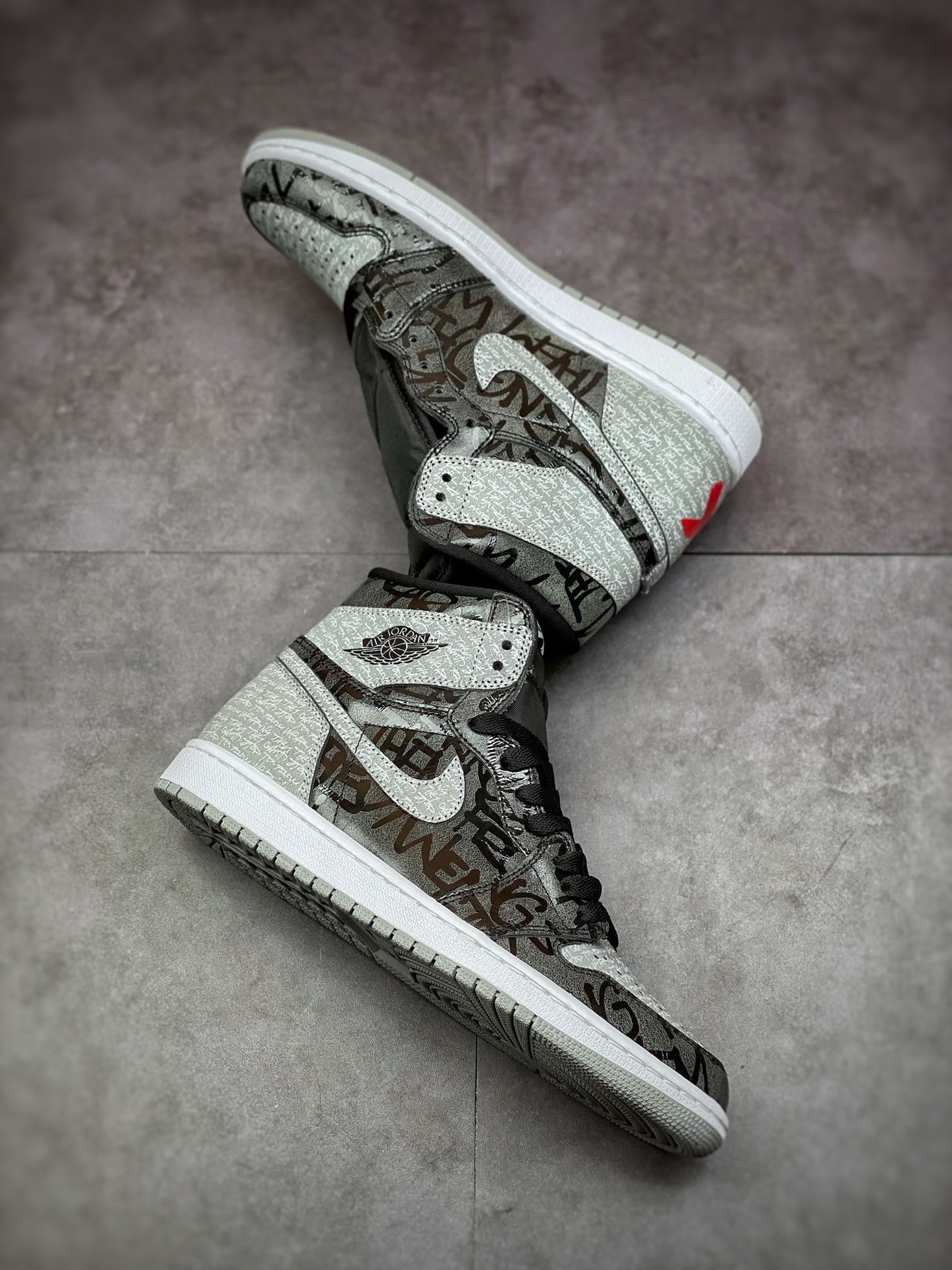 380 Air Jordan 1 Retro High OG 灰黑 叛逆 555088-036