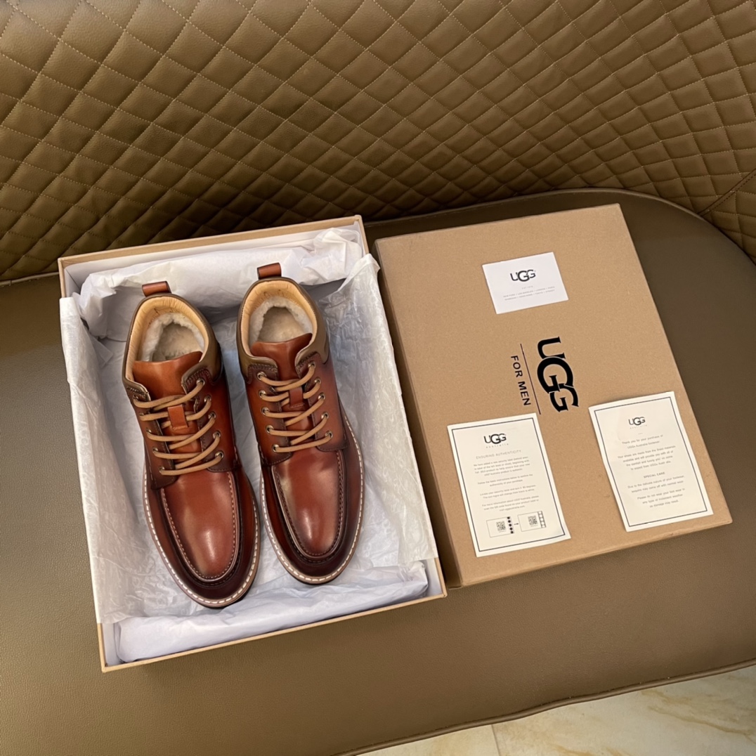 J5  ️全真毛内里 假一赔十独家上线 原版雪地靴～UGG英伦风毛毛靴冬季绒里款 头层牛皮真羊毛保暖男靴👉面料原版进口头层牛皮 雪融都不怕浸水 原版UGG大底 筒口夹棉更加 司机驾车专用🚗 最可选 👉内里保证不掺假毛绒 G5 %真羊毛 潮人款豆豆鞋 帆船鞋懒人 卖爆啦爆啦 男鞋