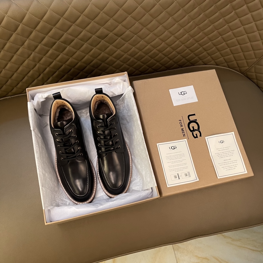 J5  ️全真毛内里 假一赔十独家上线 原版雪地靴～UGG英伦风毛毛靴冬季绒里款 头层牛皮真羊毛保暖男靴👉面料原版进口头层牛皮 雪融都不怕浸水 原版UGG大底 筒口夹棉更加 司机驾车专用🚗 最可选 👉内里保证不掺假毛绒 G5 %真羊毛 潮人款豆豆鞋 帆船鞋懒人 卖爆啦爆啦 男鞋