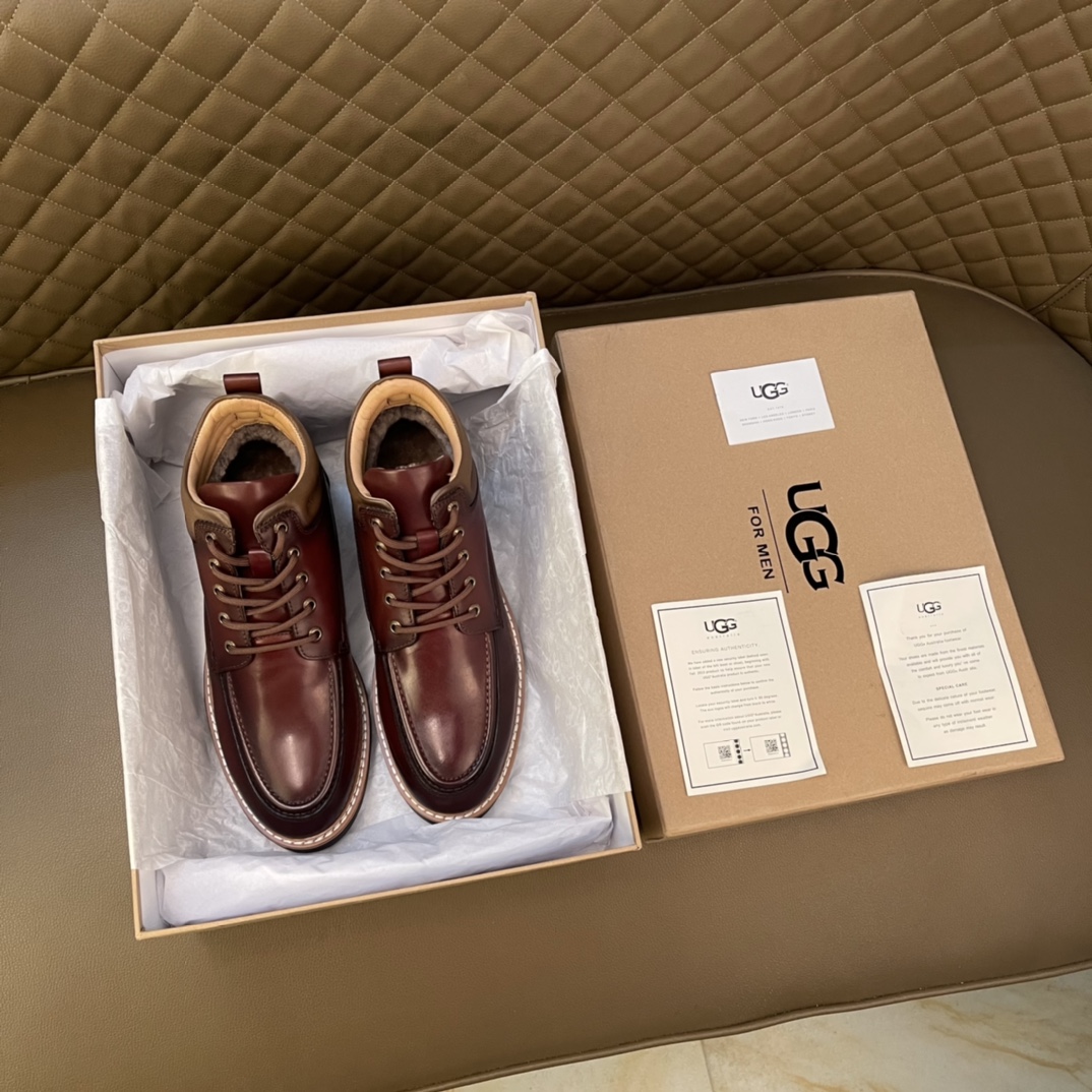 J5  ️全真毛内里 假一赔十独家上线 原版雪地靴～UGG英伦风毛毛靴冬季绒里款 头层牛皮真羊毛保暖男靴👉面料原版进口头层牛皮 雪融都不怕浸水 原版UGG大底 筒口夹棉更加 司机驾车专用🚗 最可选 👉内里保证不掺假毛绒 G5 %真羊毛 潮人款豆豆鞋 帆船鞋懒人 卖爆啦爆啦 男鞋