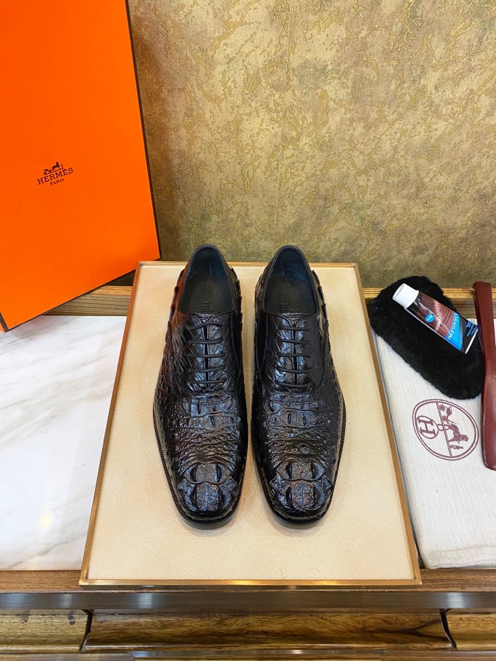 NO:349890,[Strong merchants, all top men's shoes, support return and exchange] Specially for nobles [spot] package, not to connect the whole skin, whole pair of Thai Siamese crocodile belly, whole belly, superb craftsmanship, imported cowhide, high and gentlemanly taste, leather becomes more shiny and softer, after 3 months of careful debugging, 100% comfort 38/45 with special maintenance oil kit;,,cowhide19860909【實力商家 所有頂級男鞋 支持退換】 專供貴族【現貨】批 不接整張皮過 整雙泰國暹羅鰐魚肚皮 整張肚皮無拼接 高超精湛工藝 意大利進口牛皮大底 穿出高貴紳士品味 皮質越穿越有光澤度 越柔軟 經3個月精心調試最佳楦型 舒適度分百 38/45 配專用保養油套件；,,cowhide,Men's shoes