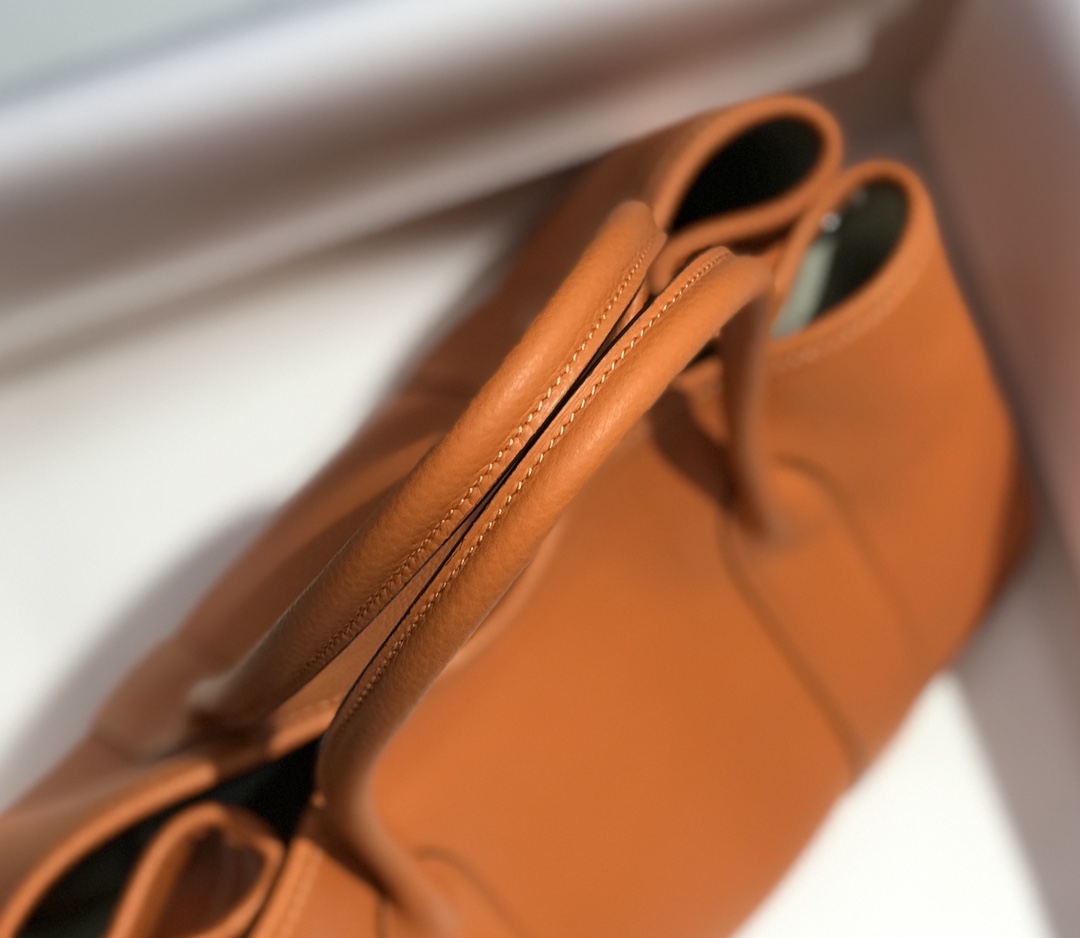 Hermès Garden Party 36 Handbag Orange Leather Tote with Snap Closure 5 i1642120106 1766 4