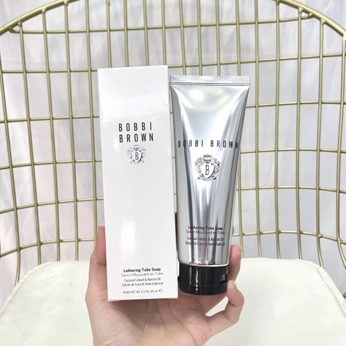 Bobbi Brown Lathering Tube Soap, Coconut Extract & Apricot Oil, 4.2 oz/125 ml 1 Bobbi Brown Lathering Tube Soap, Coconut Extract & Apricot Oil, 4.2 oz/125 ml