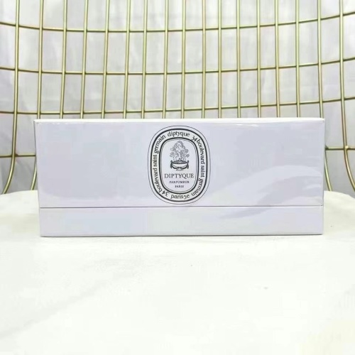 Diptyque Scented Candle Set - Rose, Berry, Fig - 70g x 3 White Bottle 1 Diptyque Scented Candle Set - Rose, Berry, Fig - 70g x 3 White Bottle