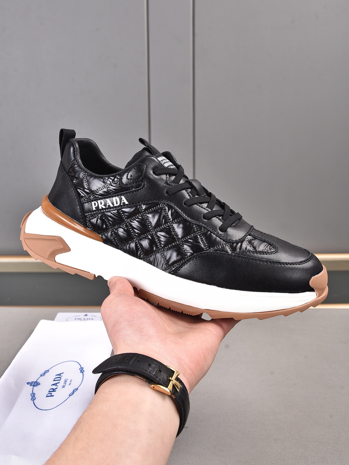[Rose][Rose]pp250 2022 modelos explosivos [PRADA Prada] Milán, Italia - top hombres zapatos casuales