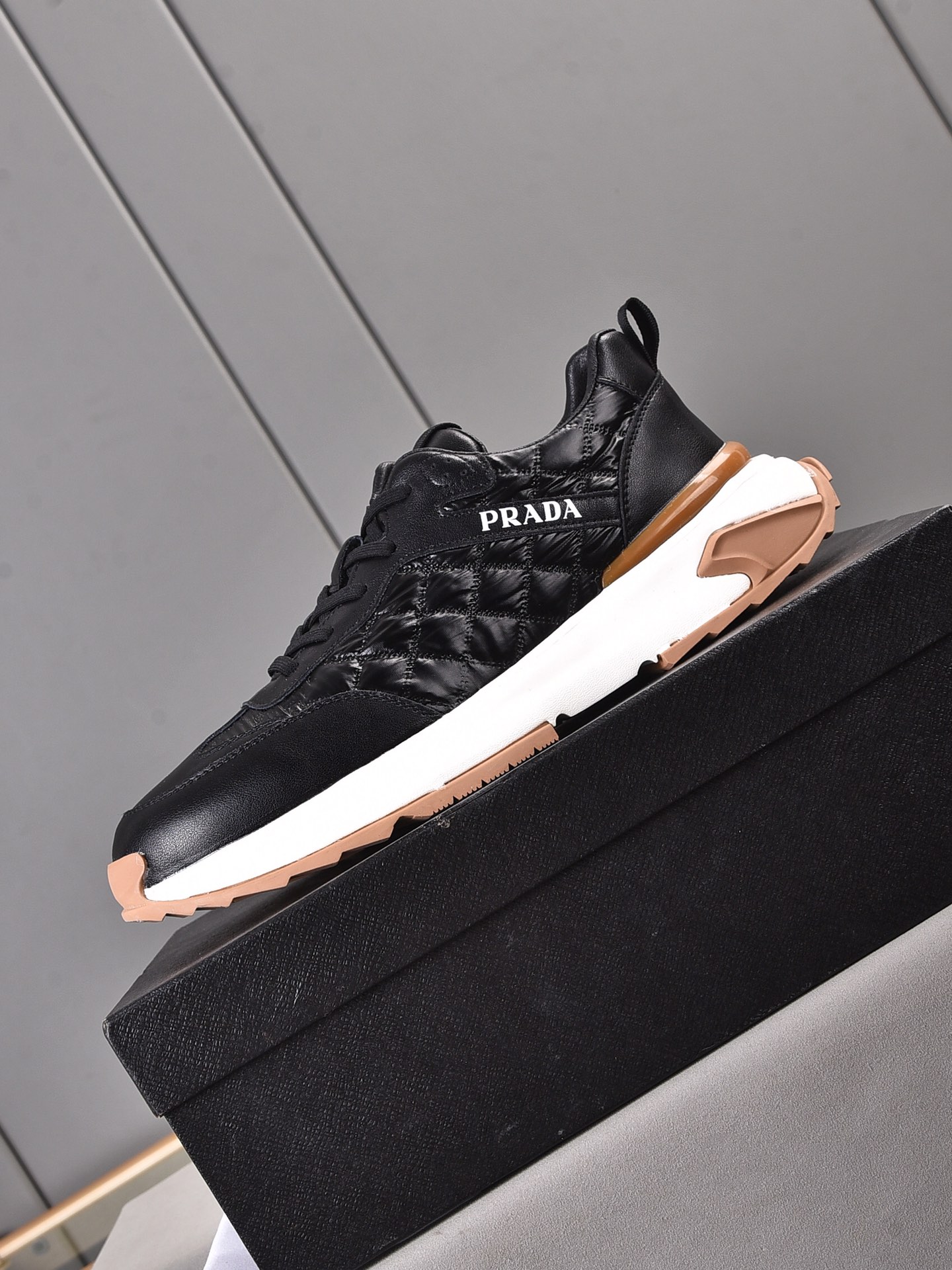 [Rose][Rose]pp250 2022 modelos explosivos [PRADA Prada] Milán, Italia - top hombres zapatos casuales