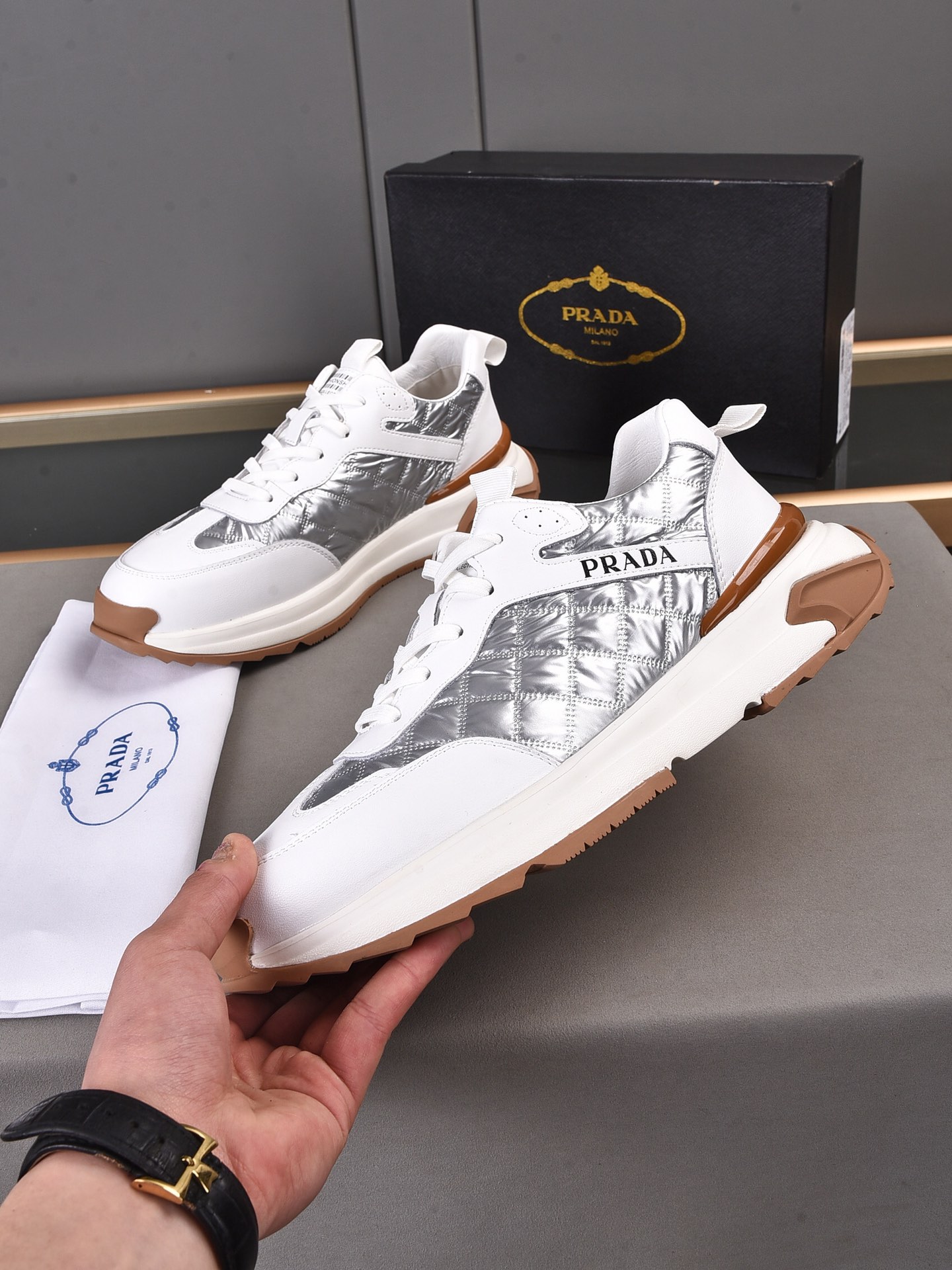 [Rose][Rose]pp250 2022 modelos explosivos [PRADA Prada] Milán, Italia - top hombres zapatos casuales