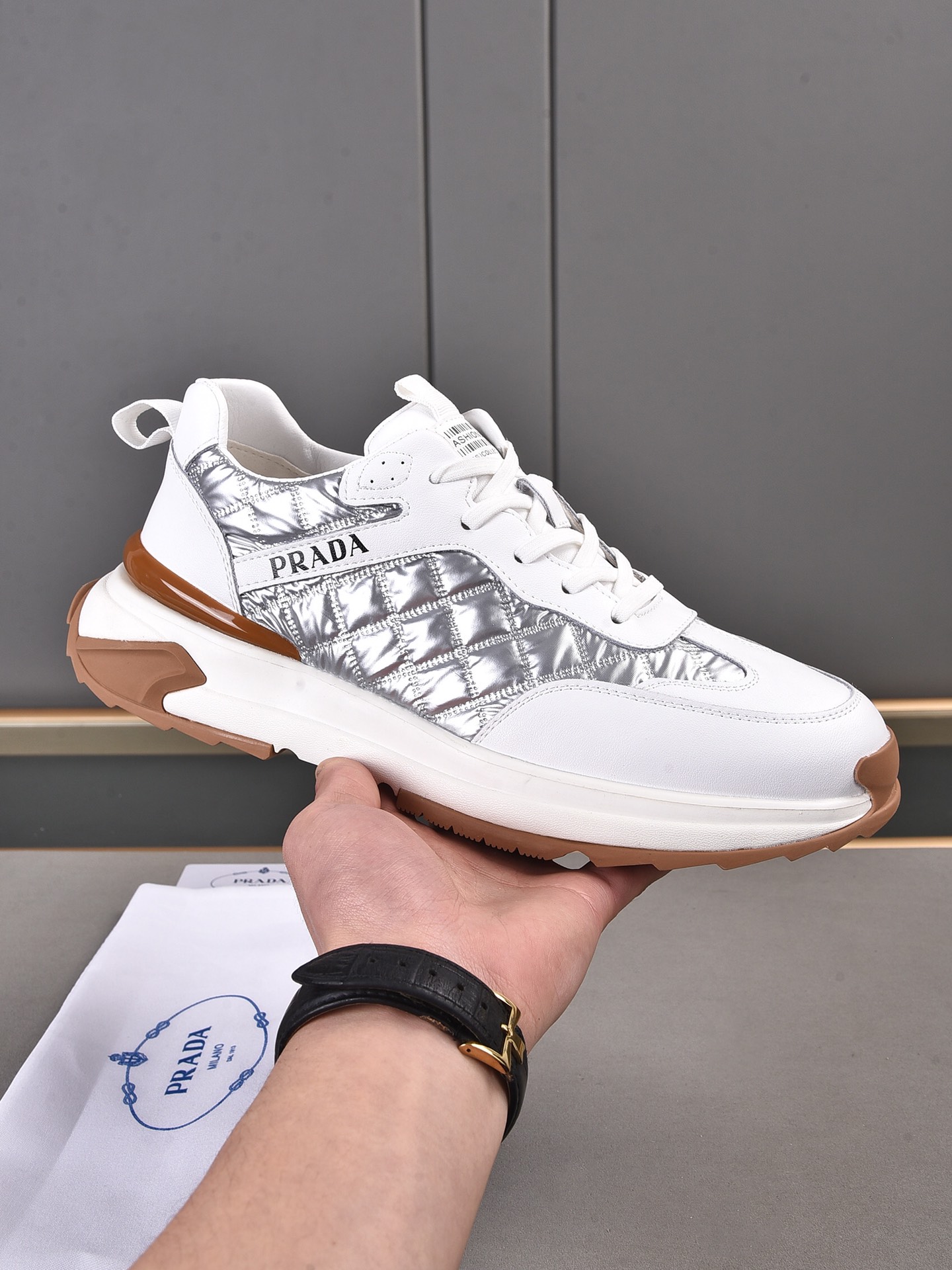 [Rose][Rose]pp250 2022 modelos explosivos [PRADA Prada] Milán, Italia - top hombres zapatos casuales