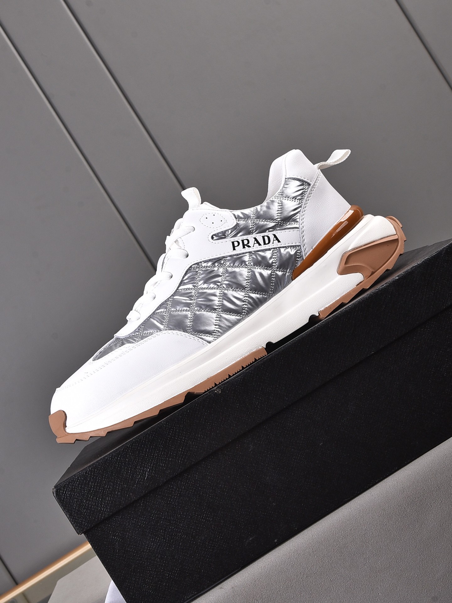 [Rose][Rose]pp250 2022 modelos explosivos [PRADA Prada] Milán, Italia - top hombres zapatos casuales