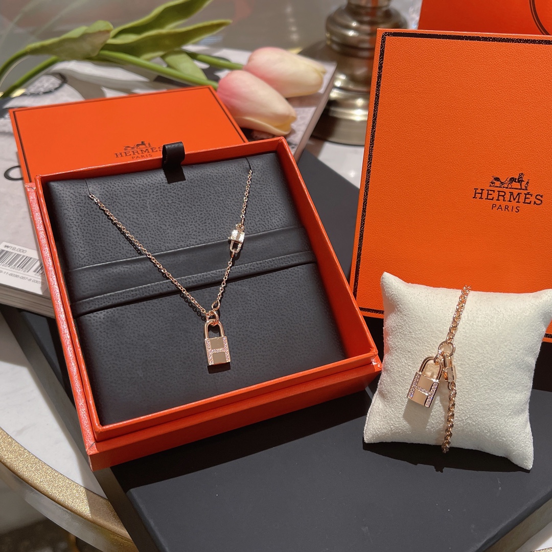 NO:631147,Love pink sapphire lock. The light pink color is really exquisite. It is said that ZG has to wait for several months for delivery. It will be shipped immediately, Cardia high-end jewelry.19860909爱粉蓝宝锁头 淡淡的粉色真的是很精致了 据说ZG要等好几个月配货哦 现货即发,,卡迪亚高端饰品,Jewelry