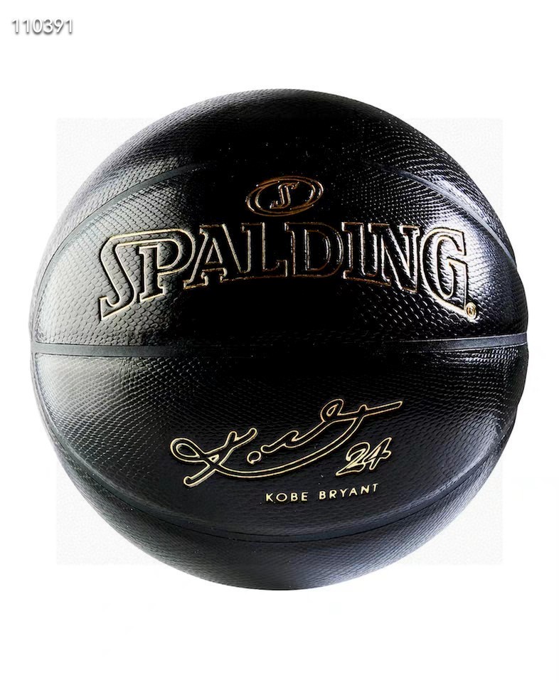 斯伯丁篮球科比联名款24K黑曼巴签名纪念典藏限量版室内室外7号球礼盒装 货号76-419Z 品名:NBA比赛用球 系列:经典系列 规格:7号(标准球 ) 场地:适合室内室外 🏀🏀🏀🏀🏀🏀🏀 🔥🔥注意事项🔥🔥: 充气前请充分湿润球针,用肥皂水为佳,防止气门受损,造成气门漏气.
