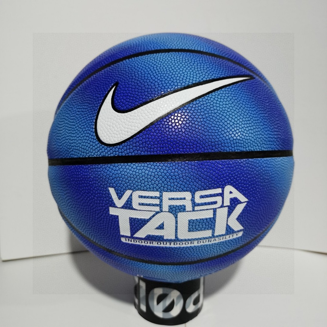 安福自取💰75
Nike/耐克篮球渐变蓝色经典系列花色球 
配色:渐变蓝 【耐磨吸湿软皮】
型号:7号标准球
场地:室内外木地板，水泥地板
🏀🏀🏀🏀🏀🏀
另售：
斯伯丁单肩球包另加:30元
——————————————
🏀🏀🏀🏀🏀🏀🏀🏀

🔥🔥注意事项🔥🔥: 
充气前请充分湿润球针，用肥皂水为佳，防止气门受损，造成气门漏气。