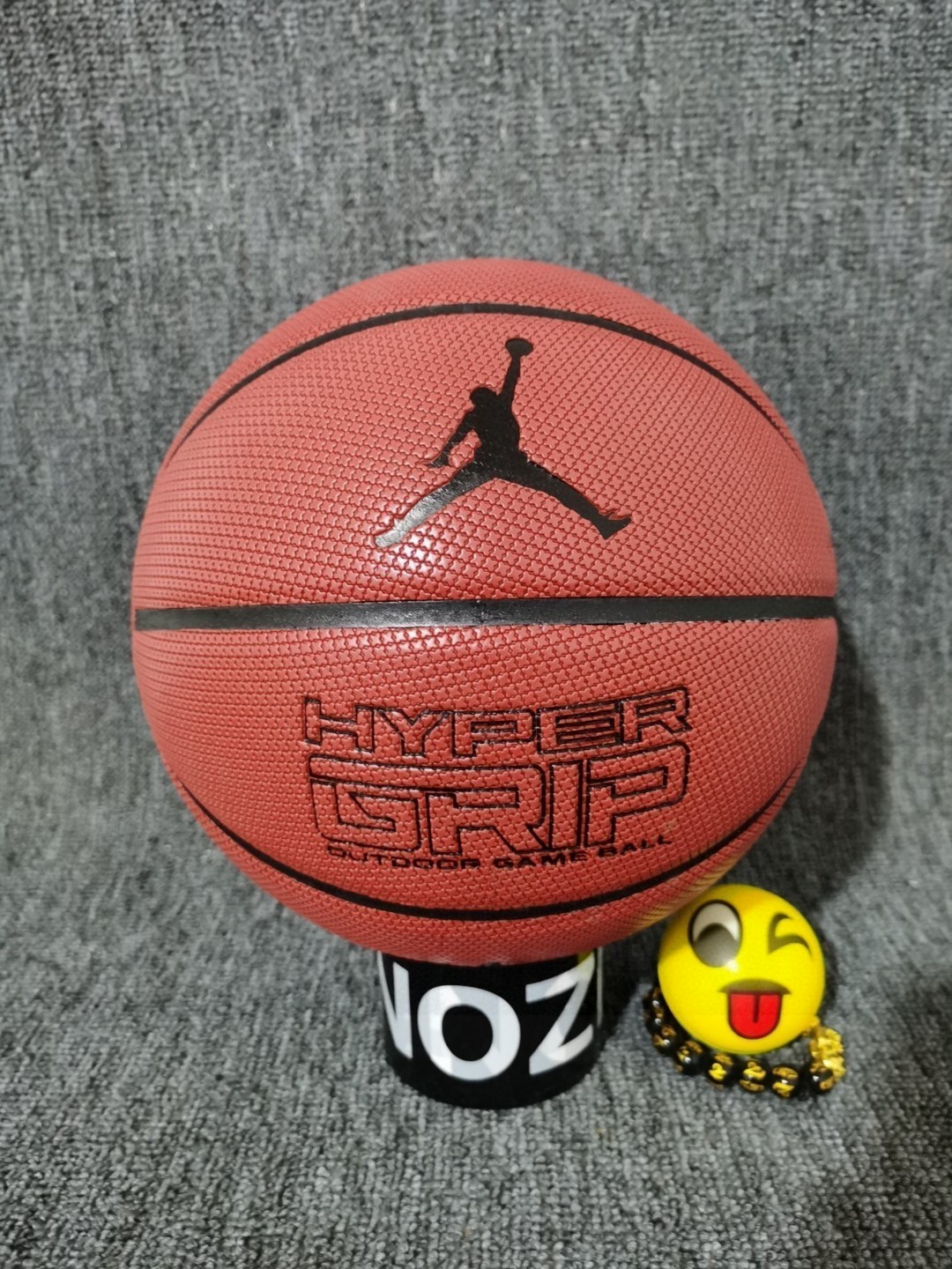 安福自取75
乔丹/JORDAN街头篮球7号男子球室内外水泥地比赛篮球吸湿球 
材质: 耐磨吸湿软皮
上市：2019夏
适合:室内户外水泥地专业比赛球
🏀🏀🏀🏀🏀🏀

🏀正品篮球🏀🏀品质保证🏀——————————————————
🔥🔥注意事项🔥🔥: 
充气前请充分湿润球针，用肥皂水为佳，防止气门受损，造成气门漏气。