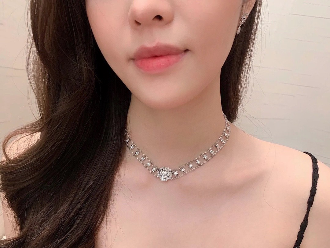 Chanel Chanel小香 山茶花链条项链 V金材质 香家双层山茶花项链 没有女人能抗拒这种魅力吧