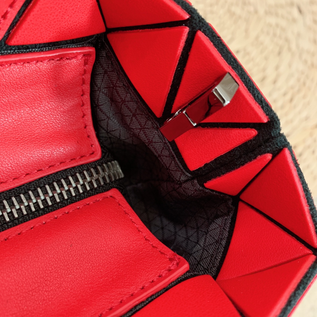 Isseymiyake三宅一生ORYSTAL系列手提单肩包mini 水晶包