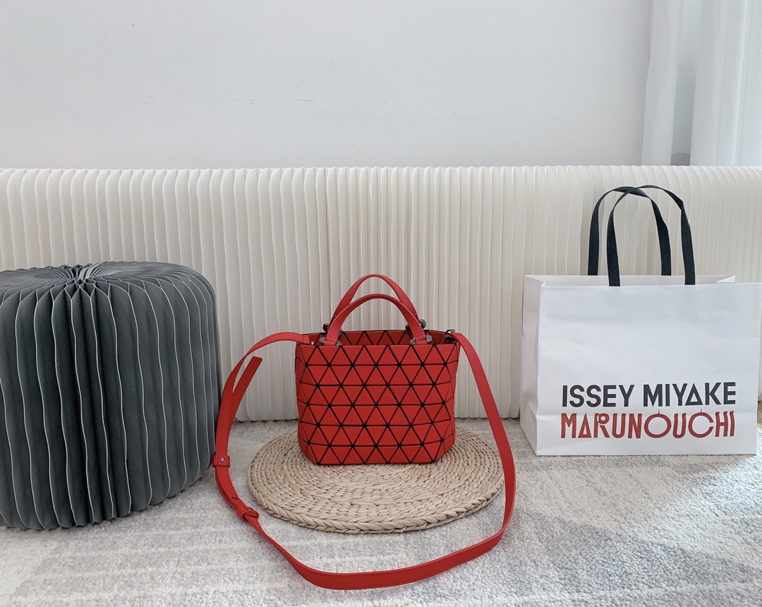 Isseymiyake三宅一生ORYSTAL系列手提单肩包mini 水晶包