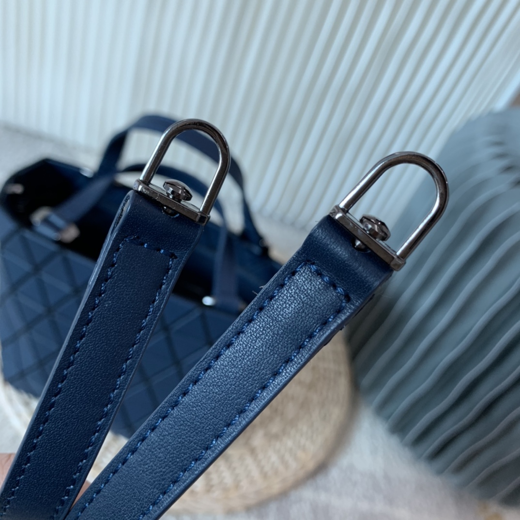 Isseymiyake三宅一生ORYSTAL系列手提单肩包mini 水晶包