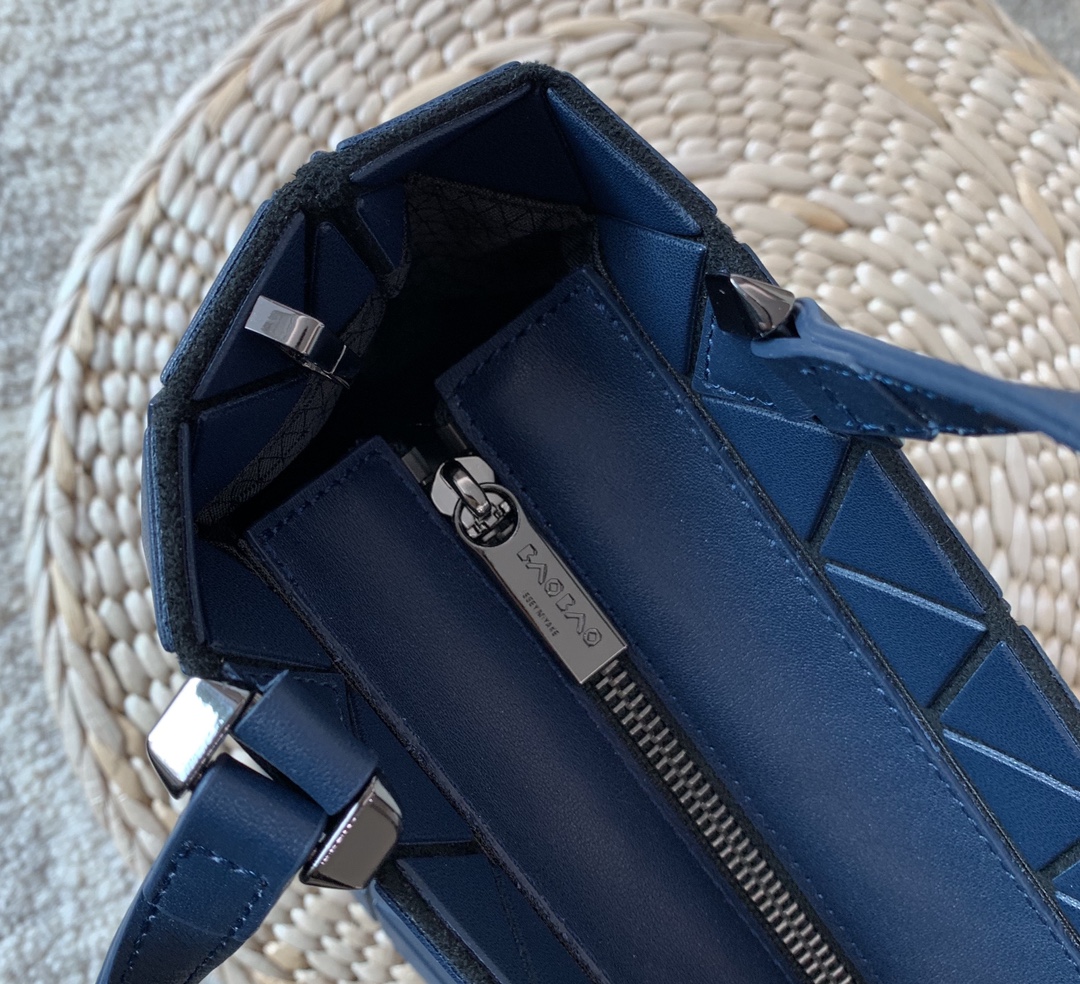 Isseymiyake三宅一生ORYSTAL系列手提单肩包mini 水晶包