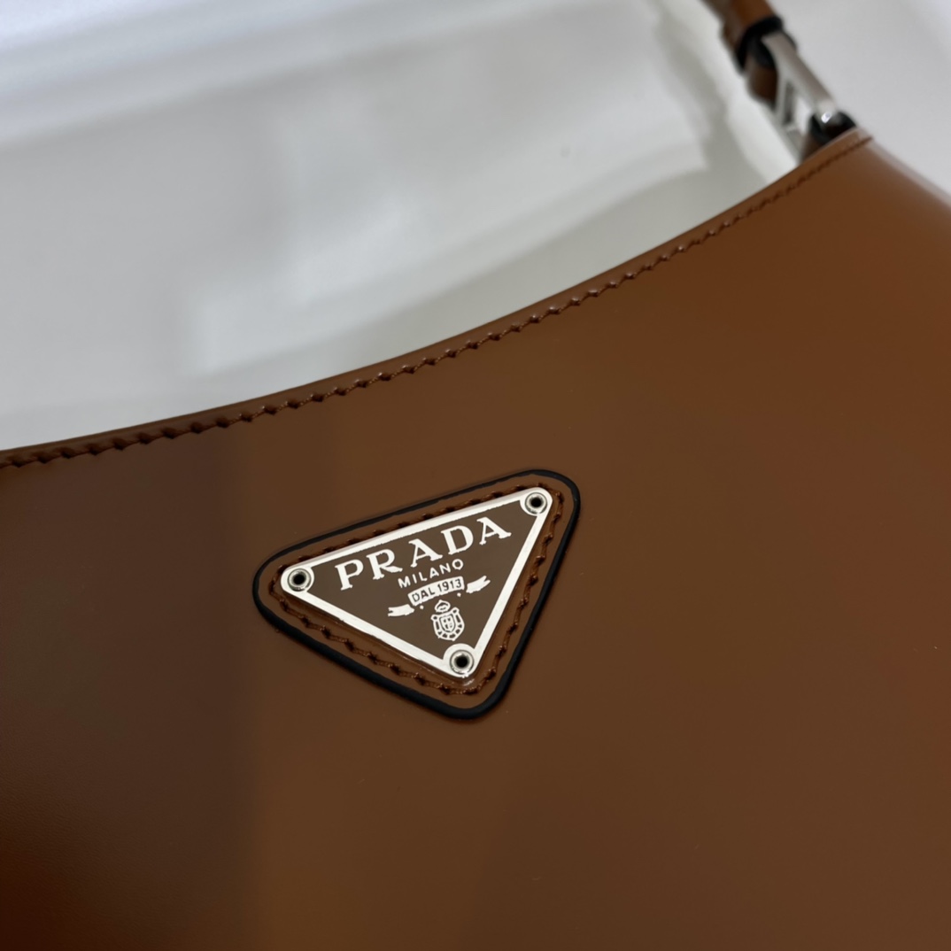 PRADA普拉达中古款腋下包1BC499