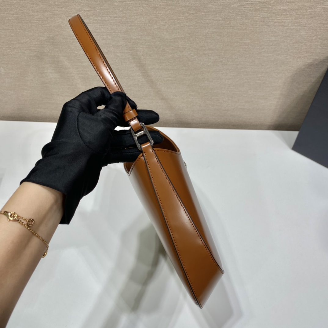 PRADA普拉达中古款腋下包1BC499