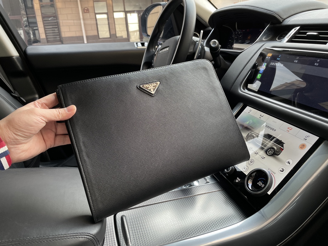 J0 高端货 “进口原厂牛皮面料 超高清五金logo标志、 专用里内里。超顺滑拉链、 油边超平滑、做工精致每个细节到位 男人必备款。配：礼盒 WL2vN0023规格33/24/3。p175