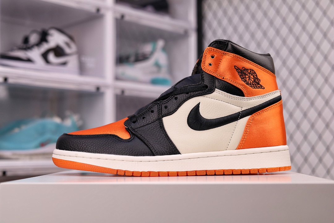 H0 大次 全头层 Air Jordan AJ1 Retro 黑橙丝绸扣碎 AV3725-010 原楦原纸板开发 极致一眼正品既视感 原厂皮料 承诺百分百一致原鞋 鞋面清洁度最高QC检验标准 控制溢胶 飞翼3D高频深度立体 全市场仅此一家 鞋盒、防尘纸 均采购来自原厂