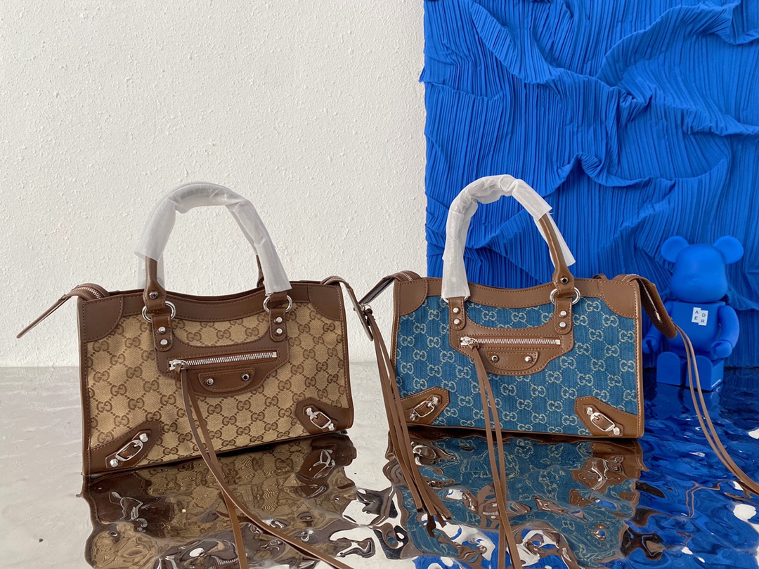 Gucci 古奇   The Hacker Classic手袋 机车包 男女通用手提斜挎包 采用精湛镶嵌细工，经典百搭 实物拍摄 原厂原版面料 681695 配送小票防尘袋 20 x 30 cm。