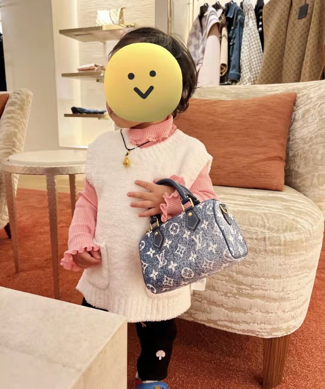 NO:202407,Details of the version development perfect original single hardware [SPEEDY NANO handbag] M81168 blue (denim) Nano Speedy handbag made of classic Monogram canvas exudes the ultimate femininity and is ideal for you to carry daily necessities. This handbag is the perfect mini version of the prototype Speedy handbag, with exquisite stitching and extremely lightweight, with adjustable straps and removable Size 16.0 x 11.0 x 9.0, LV [top original single], louis vuitton19860909对版开发细节完美原单五金【SPEEDY NANO 手袋】M81168蓝色（牛仔） 以经典的Monogram帆布制成的Nano Speedy手袋,散发极致女人味,是您携带日常用品的理想之选.这款手袋是原型Speedy手袋的完美迷你版,缝线精致,轻盈无比,肩带可调节、可拆卸 尺寸16.0 x 11.0 x 9.0,LV【顶级原单】,louis vuitton,Bag