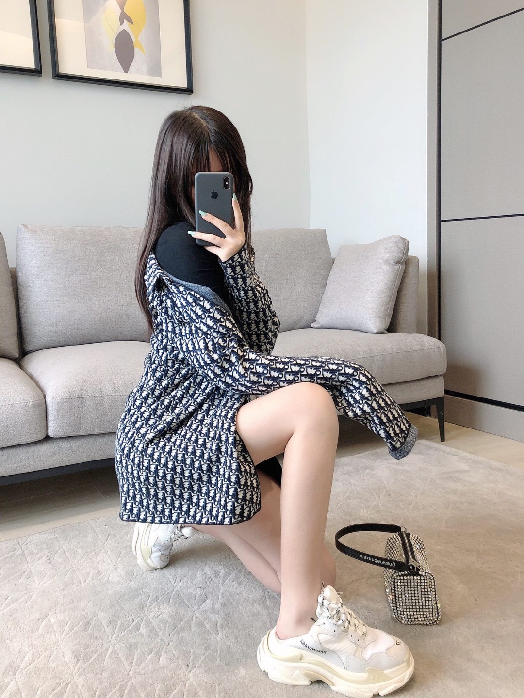 情侣款！！！难怪最近不够卖呢，原来明星小姐姐杨采钰在穿这款男生女生穿上都很飒👍👍！