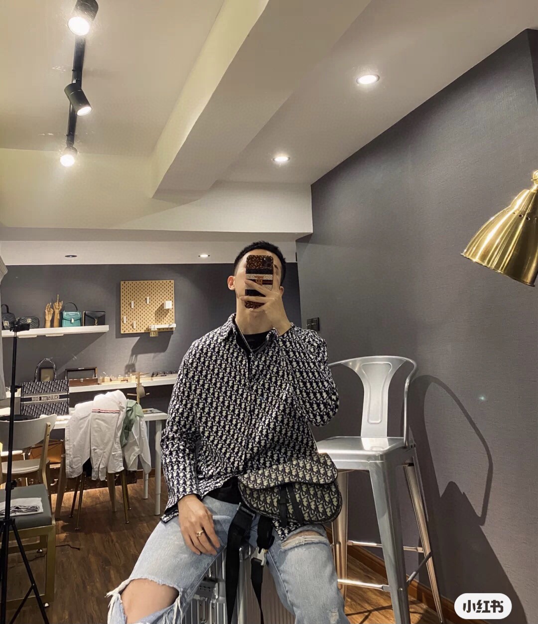 情侣款！！！难怪最近不够卖呢，原来明星小姐姐杨采钰在穿这款男生女生穿上都很飒👍👍！