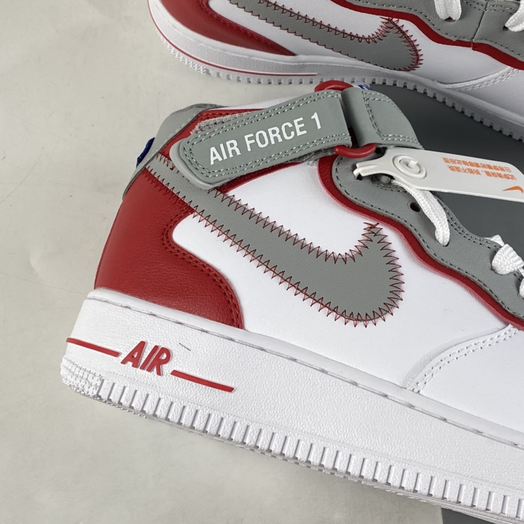 P240 NIKE Air Force 1’07 QS 运动板鞋灰白红 DH7451-100