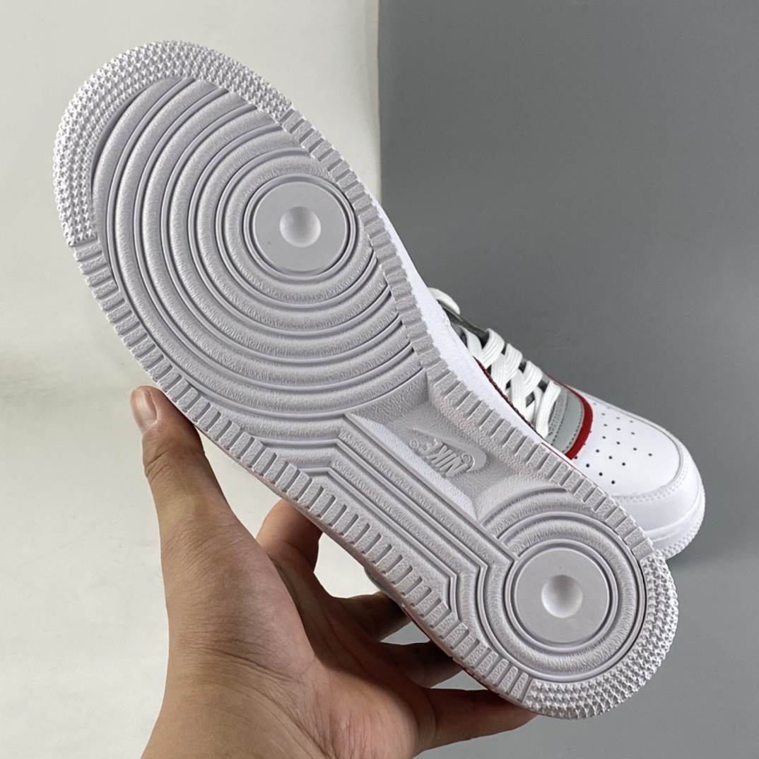 P240 NIKE Air Force 1’07 QS 运动板鞋灰白红 DH7451-100