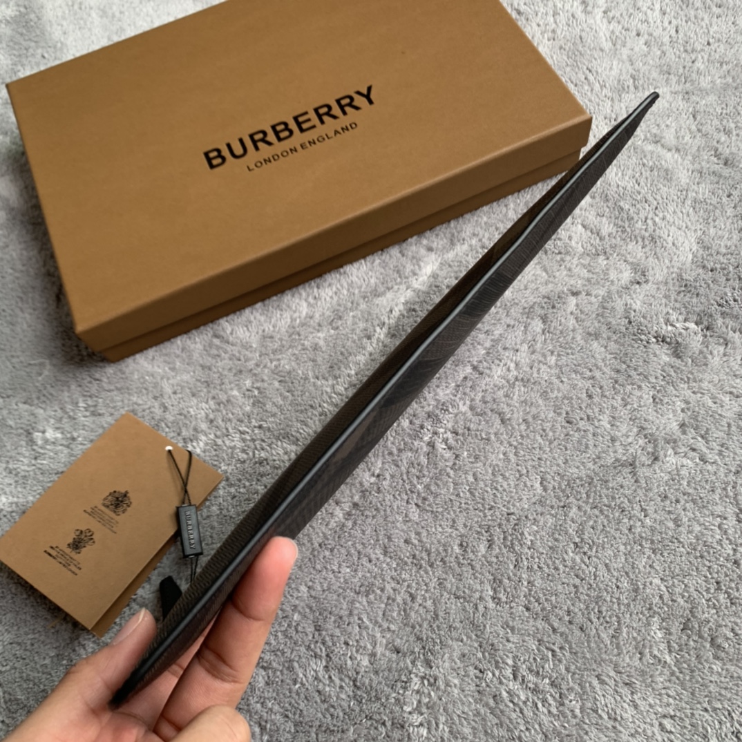 Burberry Charcoal check 30 x 20 everyday