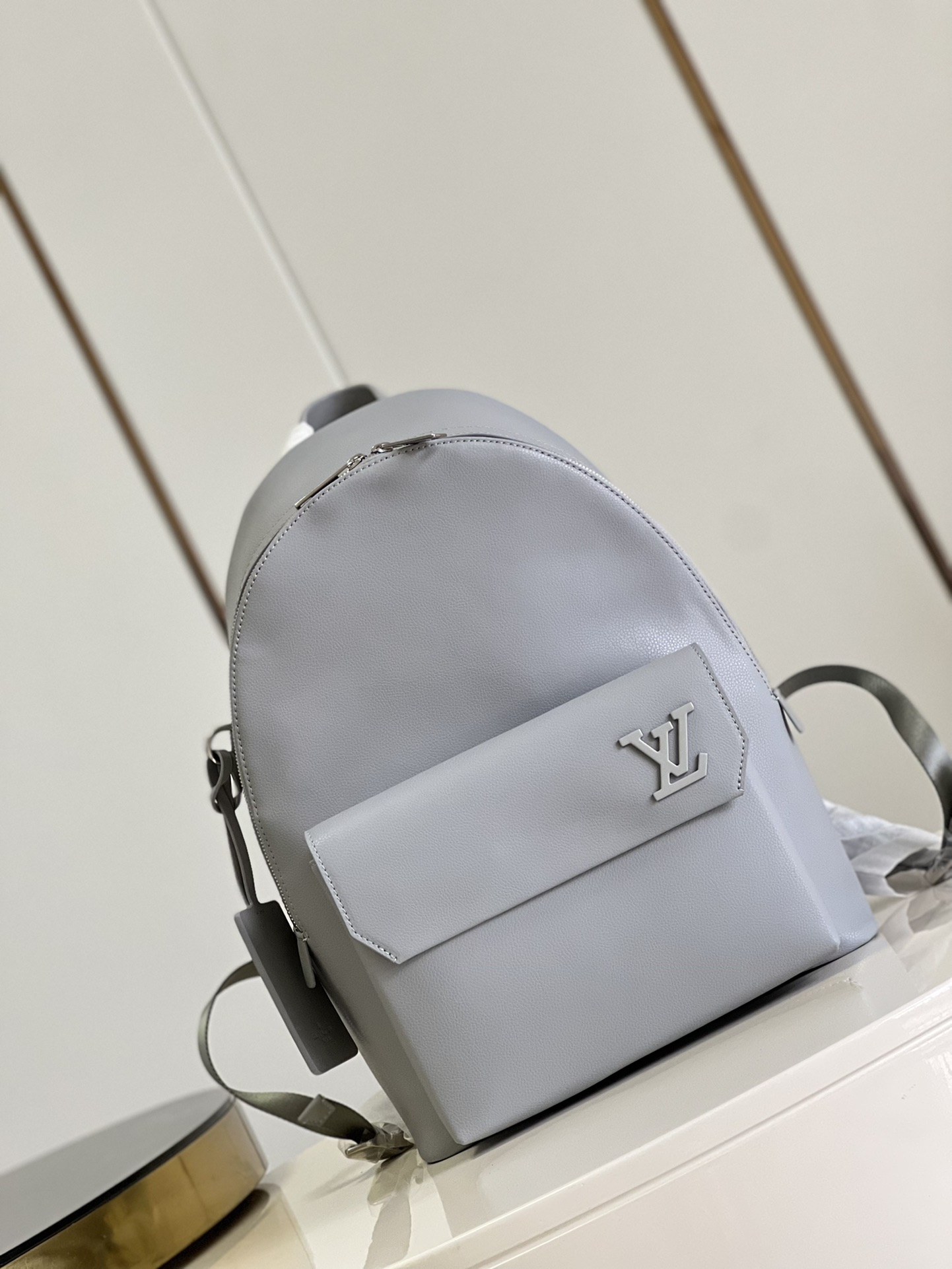 NO:401289,【Exclusive real photo M59325 gray】 Warm reminder This bag is too big and does not match the packaging backpack series NEW BACKPACK backpack New backpack is made of Louis Vuitton Aerogram leather, full leather lychee pattern postman backpack men's backpack oo[handshake][handshake] Copy the soft texture of old-style aviation letterhead, embellished with metal LV logo. It can store laptops, mobile phones and other personal belongings, adding a caring companion to short trips or urban roaming. Detailed features 43 x 30 x 14cm.950, LV [original leather], louis vuitton, louis vuitton, backpacks19860909【独家实拍M59325灰色】温馨提示 此款包包太大不配包装双肩包系列 NEW BACKPACK 双肩包 新款双肩包取材路易威登 Aerogram 皮革,全皮荔枝纹邮差背包男士背包双肩包oo[握手][握手]临摹旧式航空信笺一般的柔软质感,点缀金属 LV 标识.可收纳笔记本电脑、手机和其他随身物品,为短途旅行或都市漫游增添贴心良伴.详细特征43 x 30 x 14cm .950,LV【原厂皮】,louis vuitton,louis vuitton,backpacks,Bag