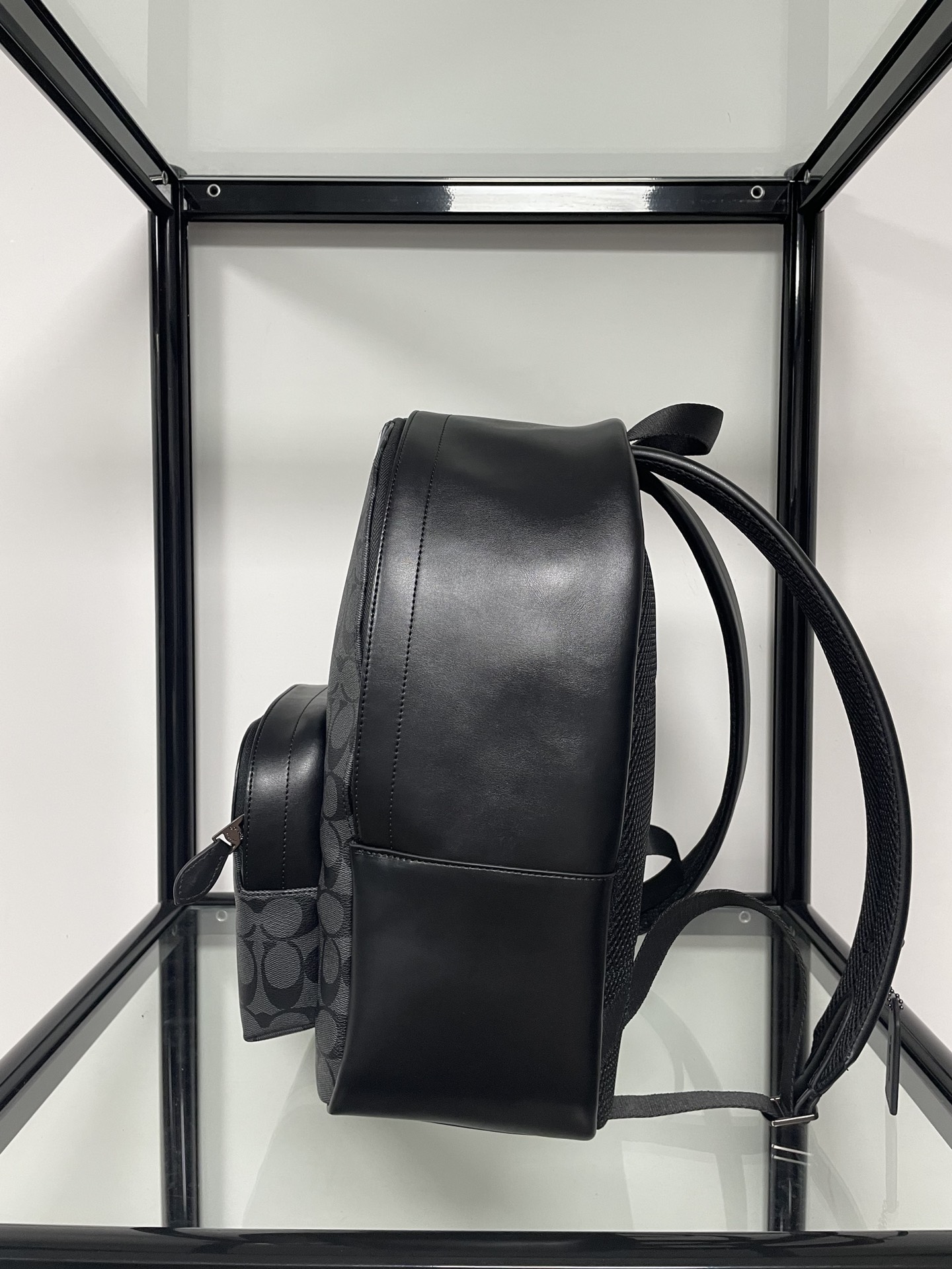 Coach Coach/蔻驰男士双肩包 67250 标志c纹pvc拼皮条纹休闲背包/旅行包 内里袋可单独装ipad 可放下笔记本电脑 背部采用了透气棉设计 潮男专属配色 出游旅行百搭实用 尺寸：34*43*13cm