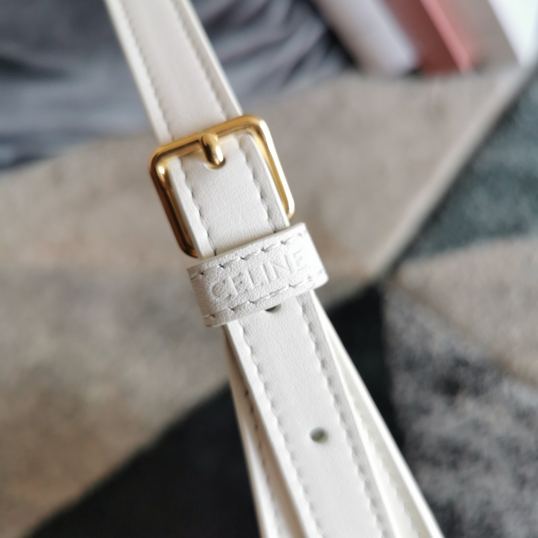 CELINE2022春夏新品出货新款腋下包简直不要把气质拿捏得妥妥的时髦精不可错过的款式非常精致大气还有