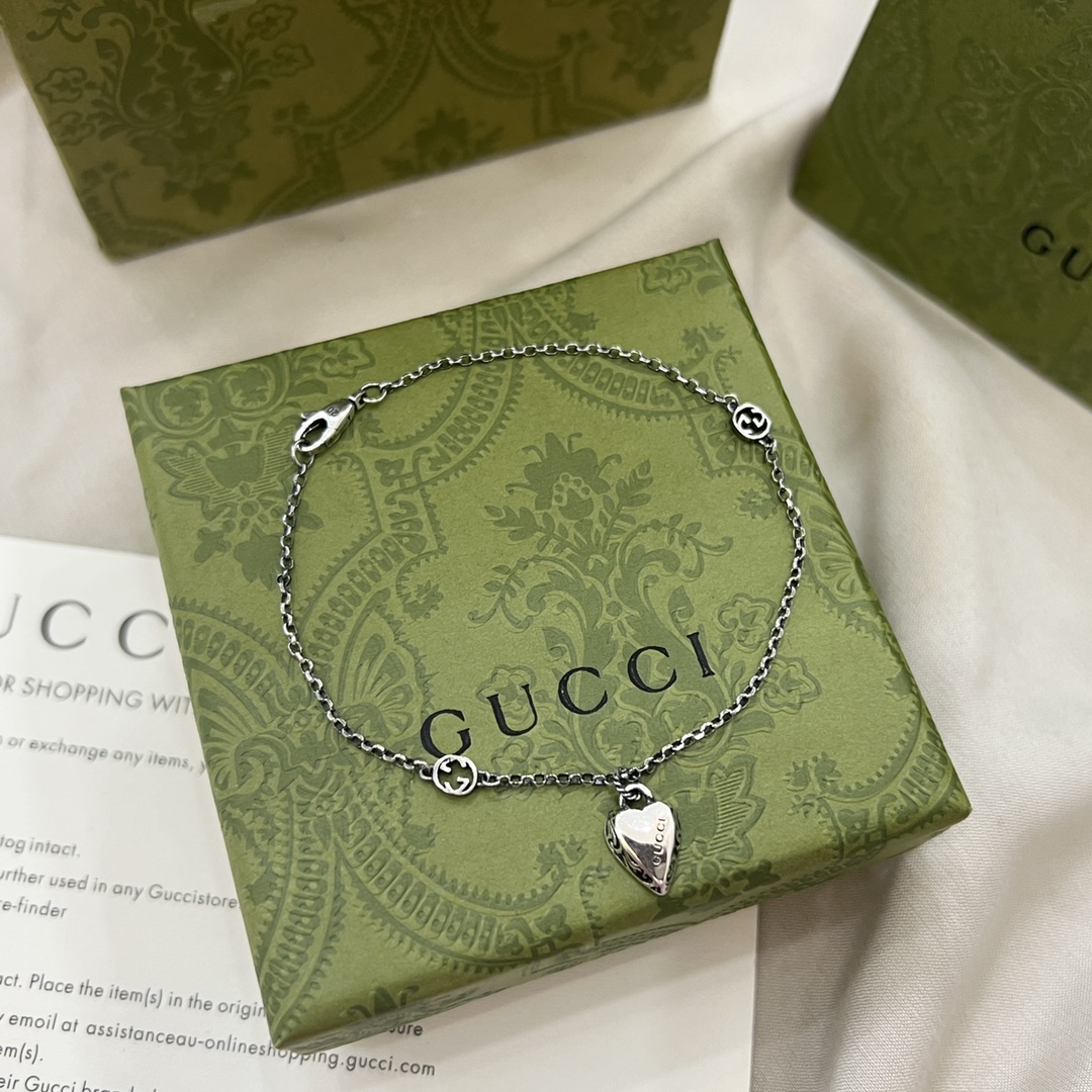 NO:104301,Gucci Gucci 925 sterling silver love pendant bracelet Size 17cm 18cm 19cm 20cm, Gucci bracelet, gucci, gucci, bracelet, pure silver19860909Gucci古驰925纯银爱心吊坠手链 尺寸17cm 18cm 19cm 20cm,古驰手链,gucci,gucci,bracelet,pure silver,Jewelry