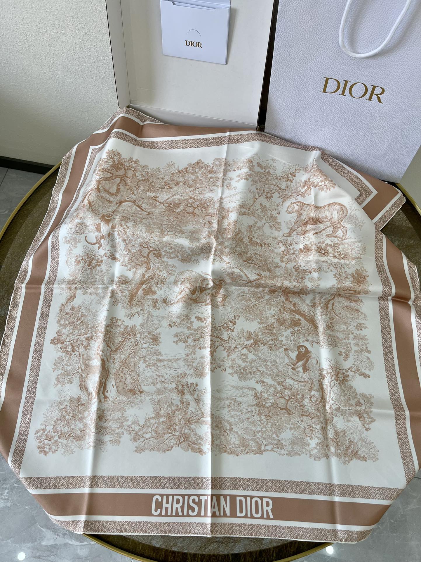 Dior迪奥100%真丝新品Sauvage 茹伊印花方巾