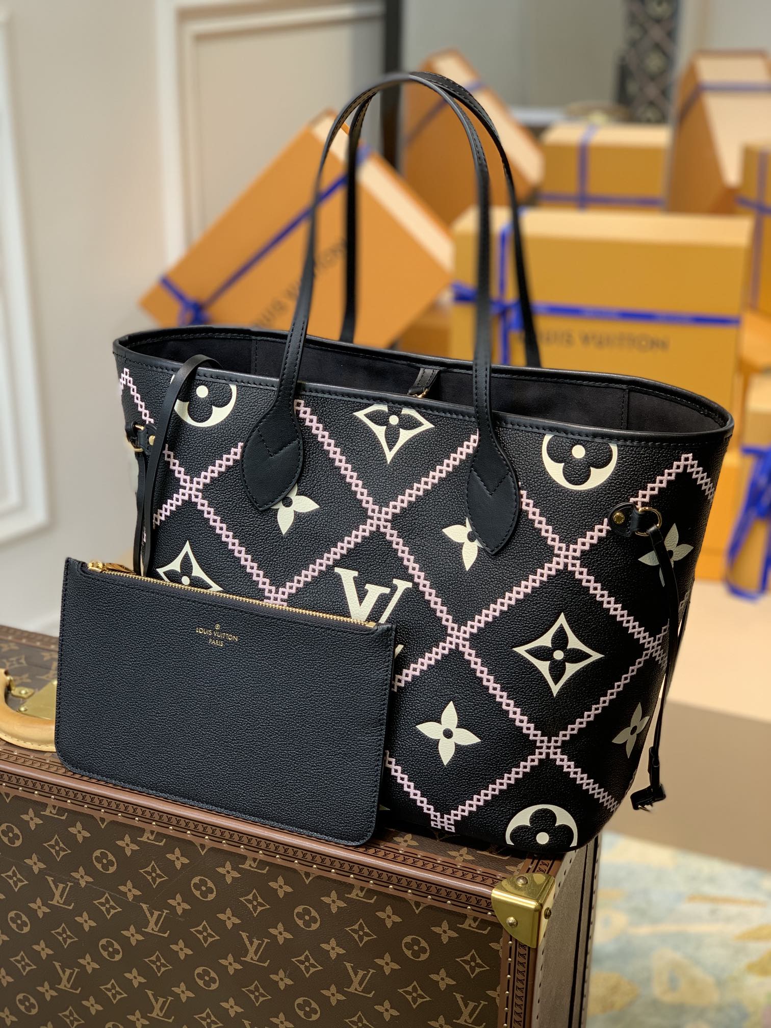 Louis Vuitton LV 2022春季系列刺绣压纹牛皮Neverfull购物袋M46040