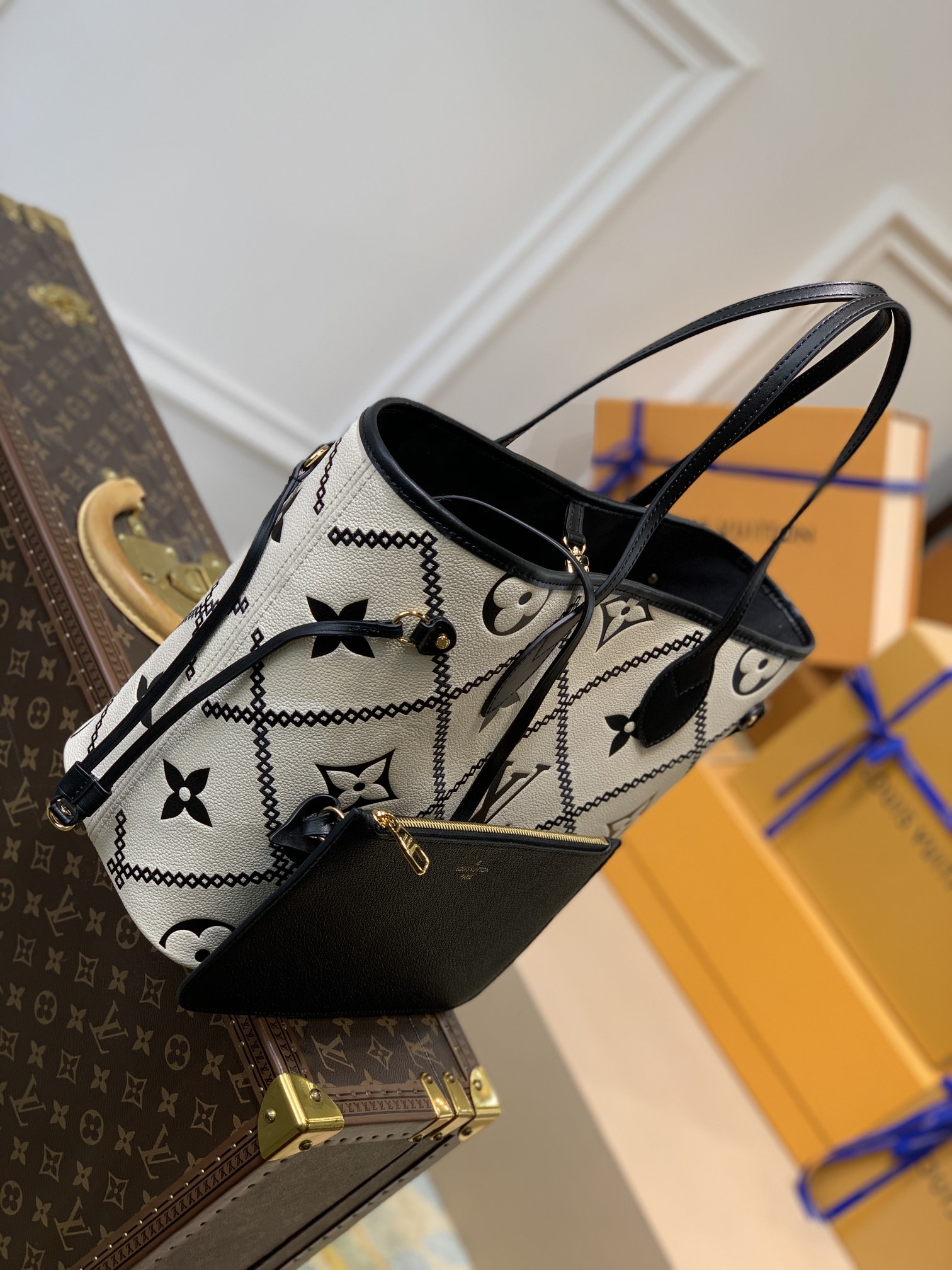 Louis Vuitton LV 2022春季系列刺绣压纹牛皮Neverfull购物袋M46039