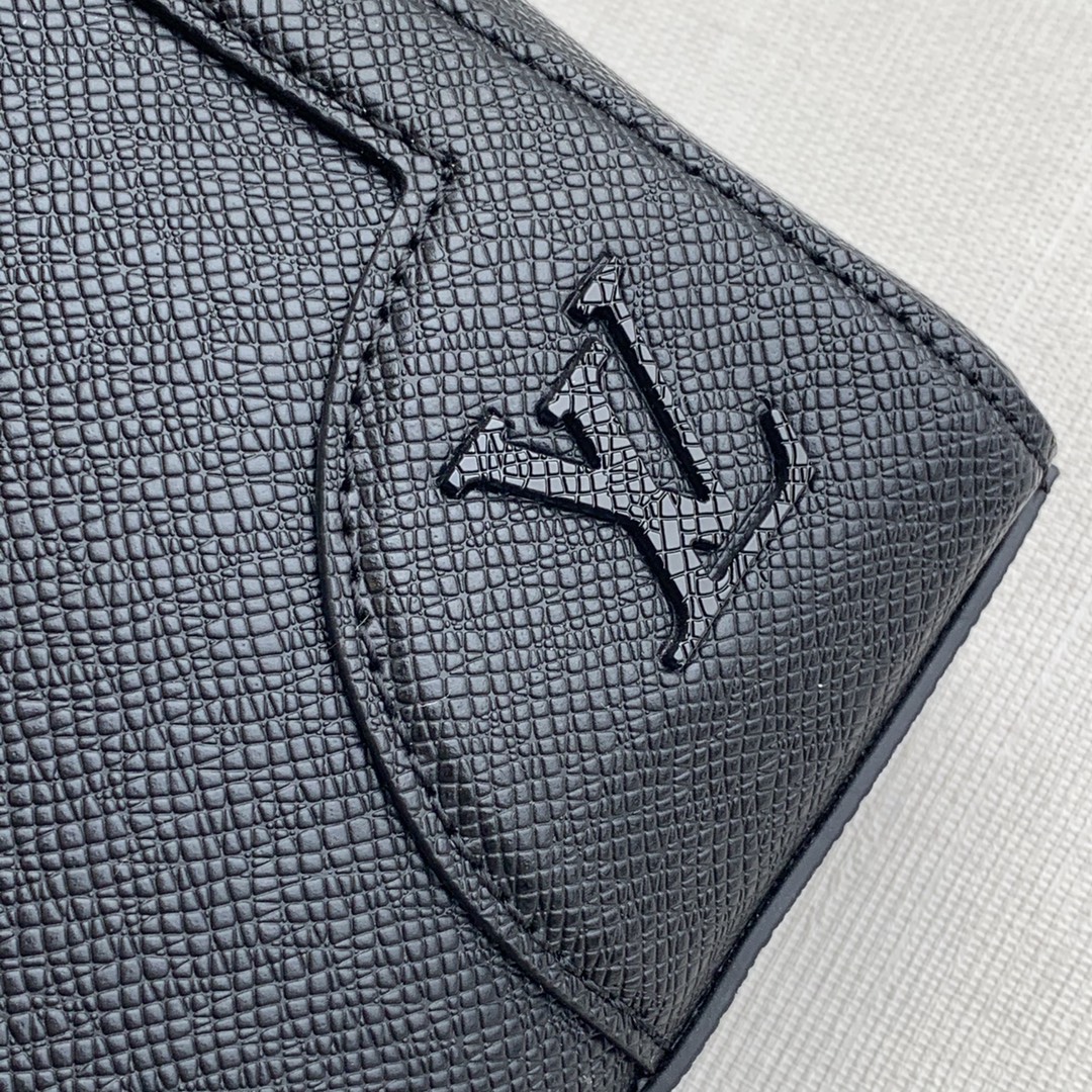 Louis Vuitton LV Vertical Tote Taïga 压纹皮革公文包 M30811