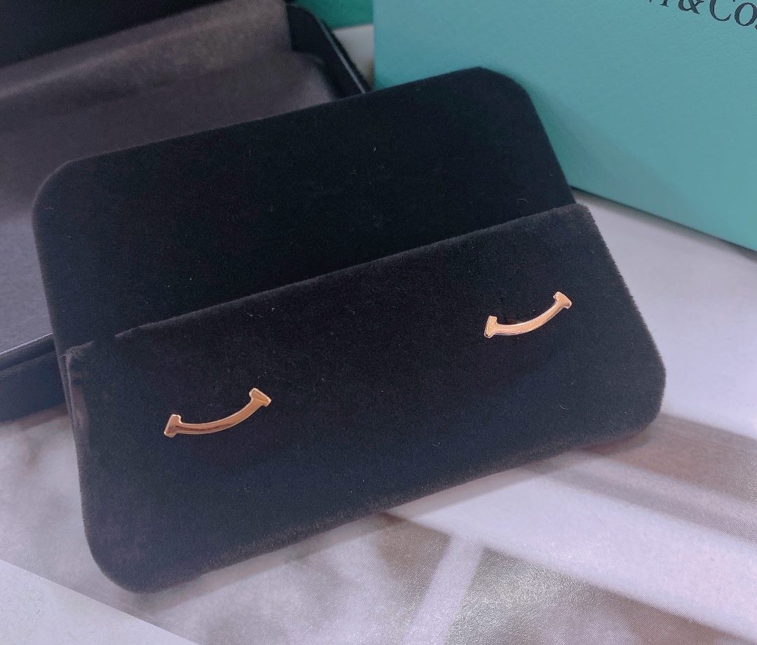 NO:359707,Healing - Tiffany smile earrings, classic beauty, never getting tired of seeing, smile curve, simple and gentle beauty, perfect side face kill material s925 silver, Tiffany earrings, tiffany19860909治愈系——蒂芙尼微笑耳钉,经典美百看不腻 微笑的弧度 简约温柔的美 完美的侧颜杀 材质s925银,蒂芙尼耳钉,tiffany,Jewelry