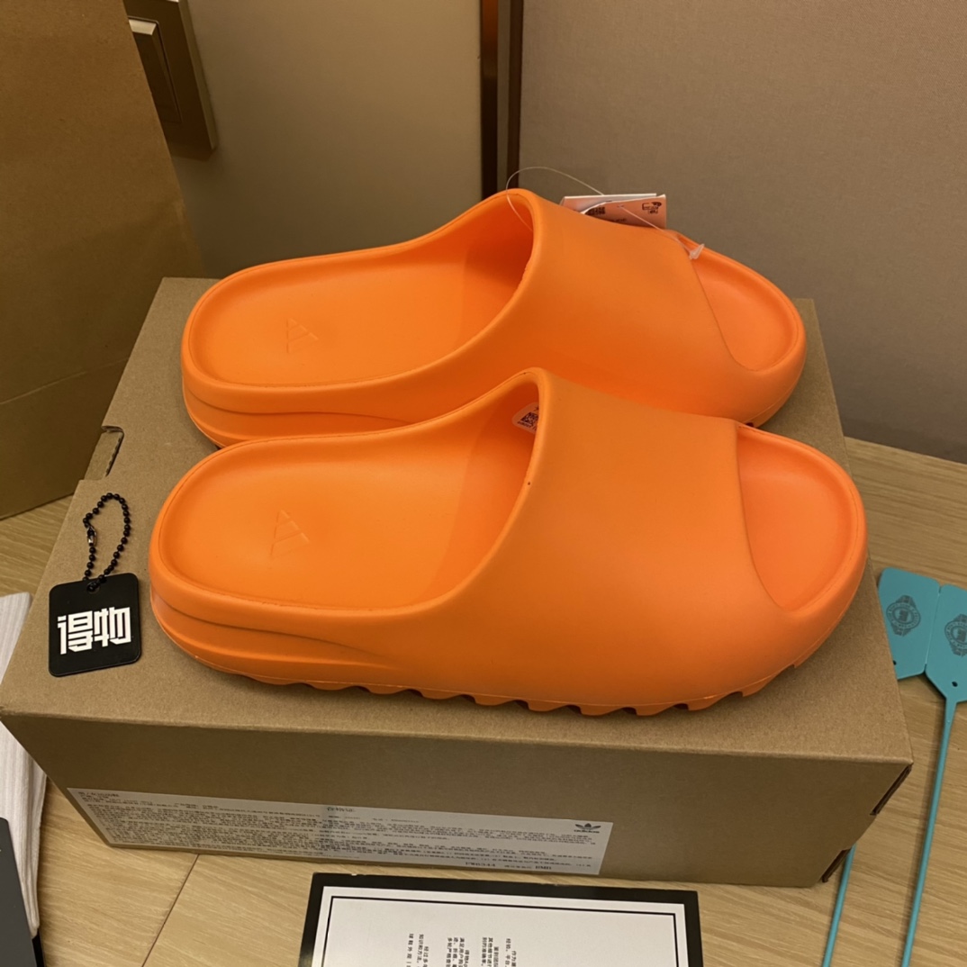 Hermès 全毒包装：扫毒卡一张 毒扣一对 手提袋 一个 配送阿迪高帮纯棉袜子一副